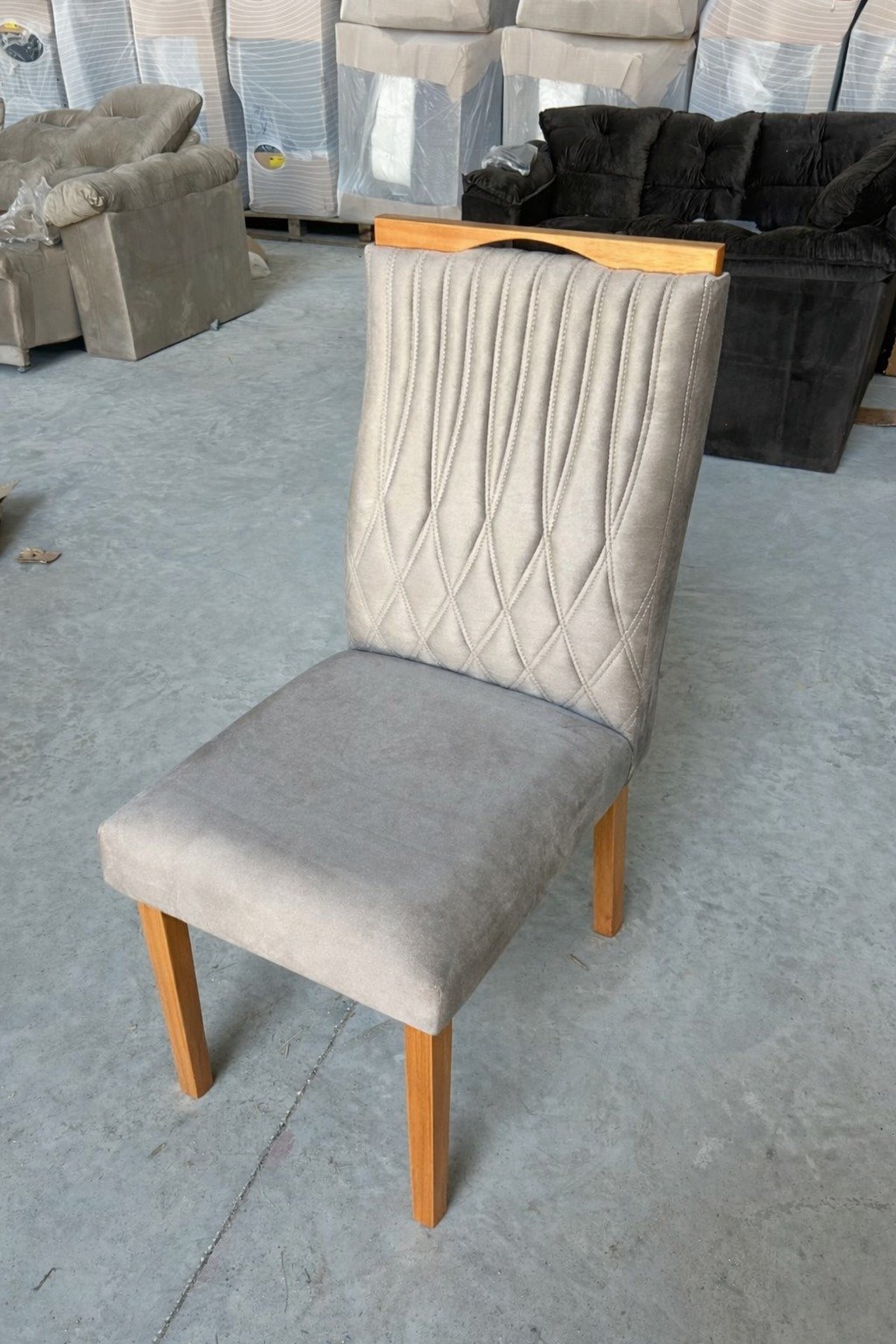 Mesa Pedro 160 Mel/Off White com 6 Cadeiras Gênova Veludo Bege Capuccino 506 – ART ASSENTOS - Imagem 2