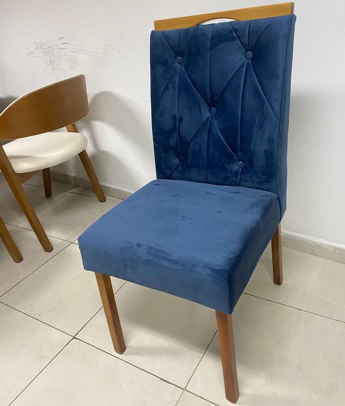 Mesa Salinas/Helô/Los Angeles 90 Cinamomo/Off White com 4 Cadeiras Yasmim Veludo Azul – CEL MÓVEIS + KM DECOR - Imagem 2
