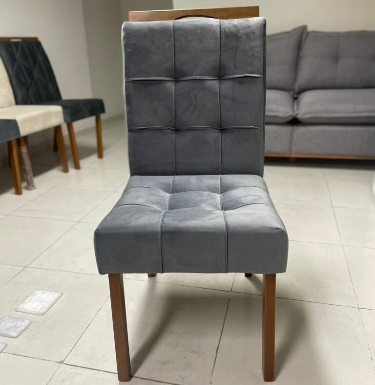 Mesa Athenas 120 Amêndoa Clean com 4 Cadeiras Sophia Veludo Cinza Grafite – LOPAS + WM DECOR - Imagem 2