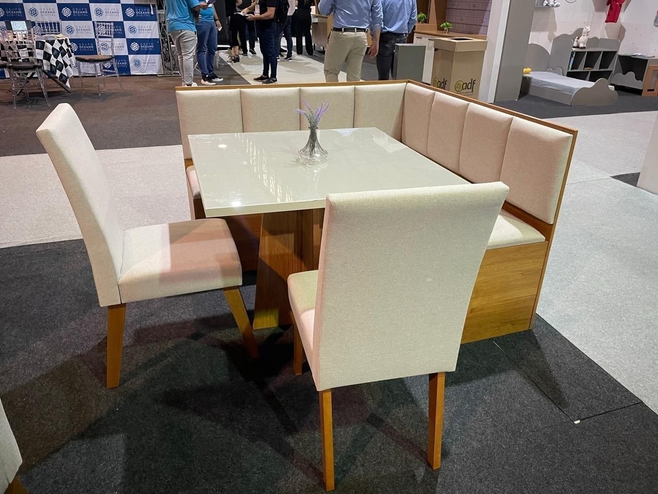 Conjunto Canto Alemão + Mesa Mon/Soberano Mel/Blonde + 2 Cadeiras Milão Mel/Linho Bronze – VIERO MÓVEIS - Imagem 4